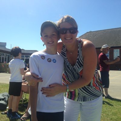 poshbozzi's profile picture. Always a busy 🐝