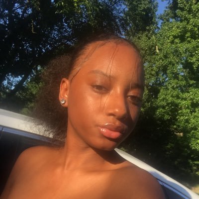 follow my other twitter @alizabrekell__ 🤪