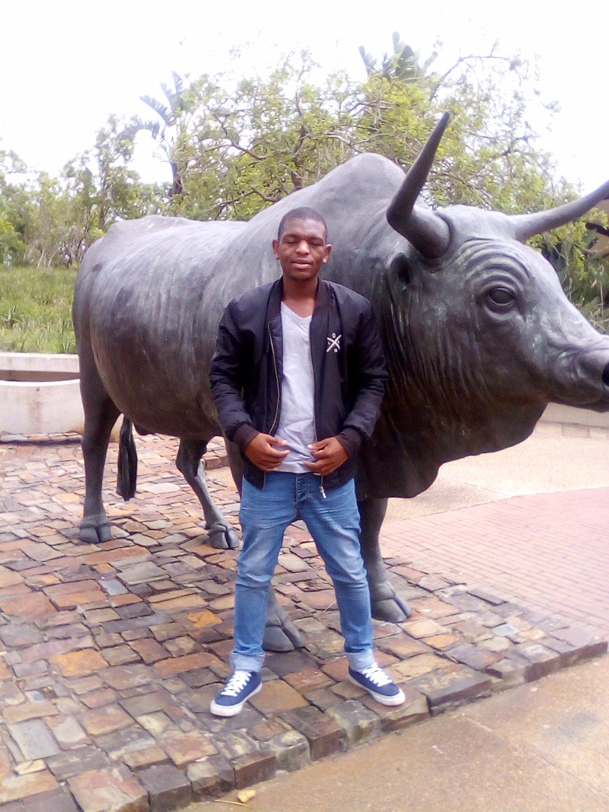 A Forex trader. An Investor. A Soccer Fan. Sundowns,Chelsea. An Indoor person
I don't booze I don't party. I lift weights and play soccer.I love money