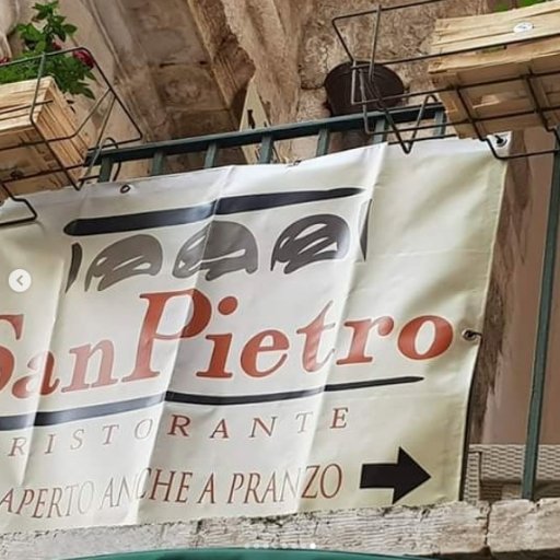 Il Ristorante San Pietro, situato in Ostuni, in Via Gaspare Petrarolo 22/24, è il posto perfetto per assaporare i gustosi cibi della cucina pugliese.