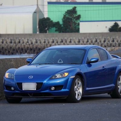 ドライブしたいけど、最近出張で乗れてない・・・RX-8乗ってます