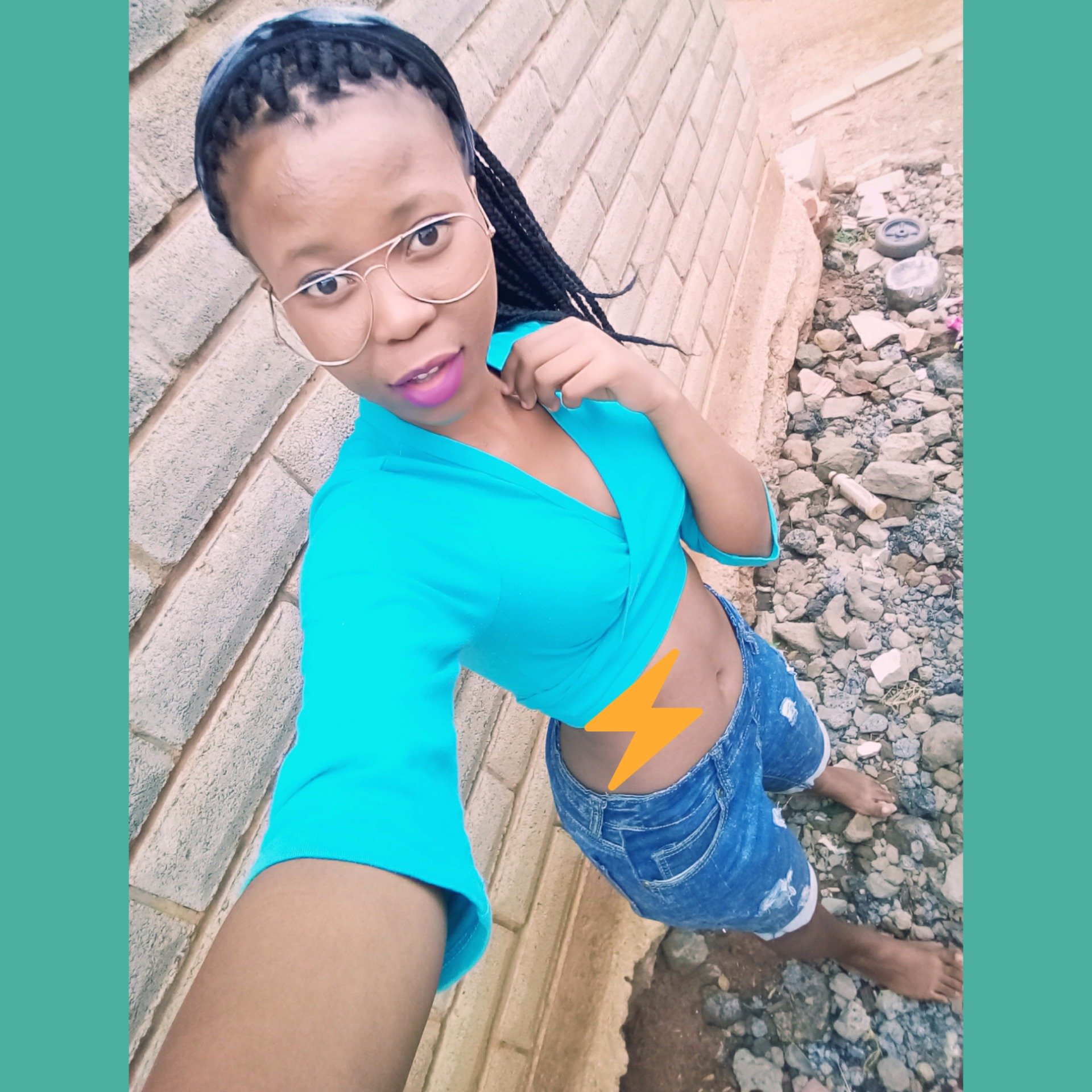 😋I am a Queen👑 of my own Castle💕💥 Gold hearted babyy👅😛💞