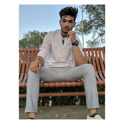 Have a little bit interest in politics 
My leader #Imrankhan.#PTI 
Fav popstar #justinbiber.#Musiclover
Cast_Hakamkhail