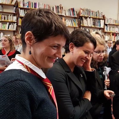 Formatrice à l’atelier Canopé 64. Professeur d'anglais juste avant. ADE 2015. Ambassadrice eTwinning.