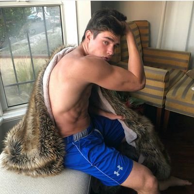 Sintiendo la adrenalina en mi pecho al verte cerca mio. 18 OMEGA babyboy. brech