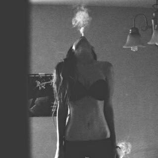 elfenleichtx's profile picture. 22 | anorexic | not pro anything | German | twitter diary | tw