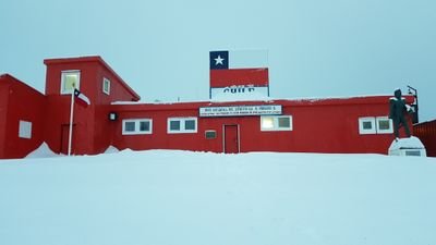 Base Antártica O'HIGGINS Sección de Meteorología, observadores meteorológicos 24/7, apoyo a la ciencia y seguimiento.