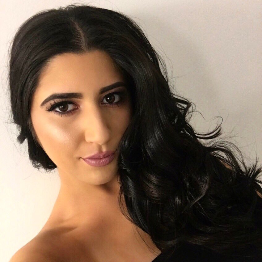 alyssarom's profile picture. 