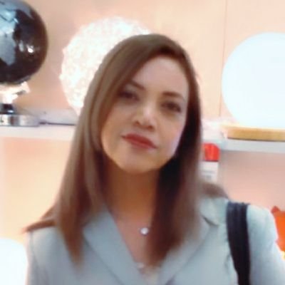 Mamá de una hermosa niña nos gusta la música , leer y juntas lograremos nuestros sueños.
NO porn or blocking
NO DM
NO porno o bloqueo