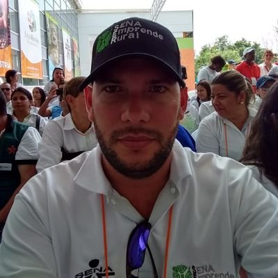 Zootecnista U de A, Especialista en Gerencia de Proyectos.