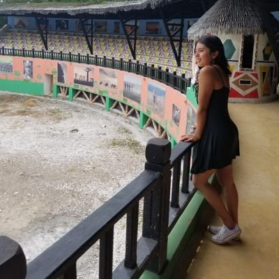 laurajulis's profile picture. 