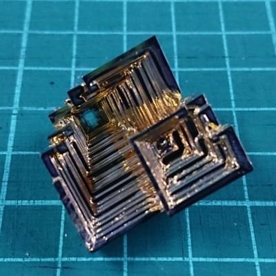 ビスマスを作り始めて10年目になりました。超自由研究学会所属。マシュマロ、YouTube、BOOTHへのリンクは固ツイ参照です。
Bluesky(ゲーム垢): https://t.co/eMmXXv8WrD
ヘッダー: @20_sousakuonigi さん
