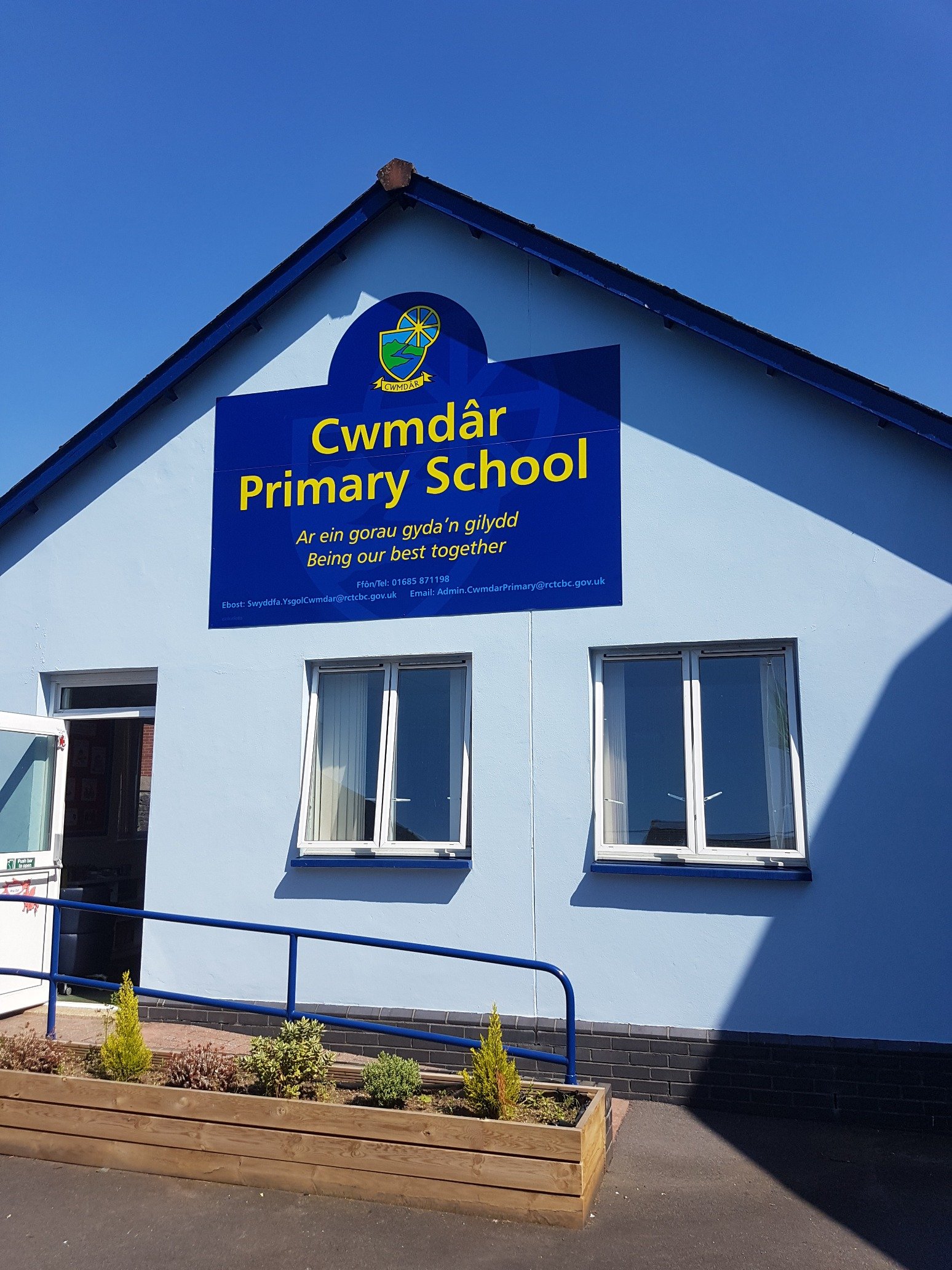 Twitter account for Cwmdar Primary School.