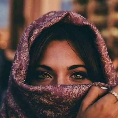 طبيبه بعض الوقت . . طباخه معظم الوقت . زوجه .. . . ام في كل الاوقات .