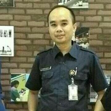 Hidup bisa demikian bahagia dalam keterbatasan jika dimaknai keikhlasan berkorban untuk sesama. (Sang Pemimpi)