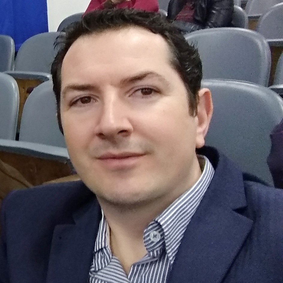 Engenheiro, Mestre em Propriedade Intelectual, Baterista, Coxa Branca.