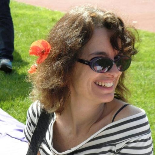 Geneticist and plant molecular biologist. CT at CSIC. Mother of three, colour-blind carrier. Inconditional book lover.