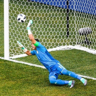 Egyptian Goalkeeper,the Egyptian national football team captain . Born : 1973
https://t.co/wzRh8xwkqr