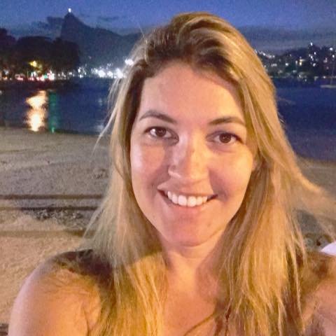 English Teacher. Pós graduação em Tradução de Inglês. Studentessa di italiano autodidatta.
