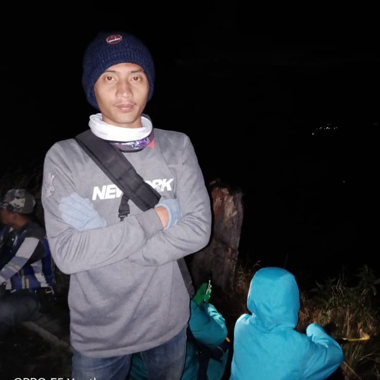 cahyoedosaputr3's profile picture. belajar serius dan istiqomah....😊