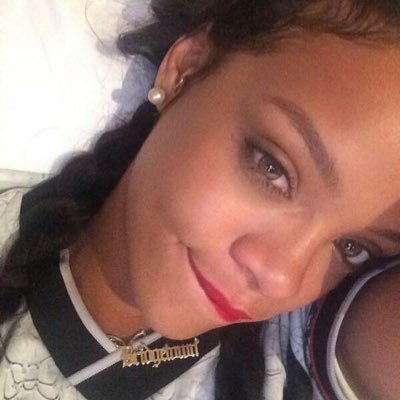 100% Rihanna | Navy since 2006 | 🌴🇨🇴🇫🇷 | sí te gusta Rihanna o sí eres un verdadera Navy, ¡ Bienvenida ! sígueme en Instagram : rihannacolombia | XX _Loana
