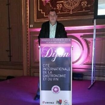 Président du Comité Départemental de côte d'or de la Féderation Française de Danse.
Président de l'Association Culturelle France-Roumanie.Salarié CDC habitat.