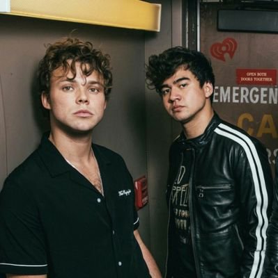 ashtisirwin's profile picture. stanning cashton like it's ice cream on a hot summer day