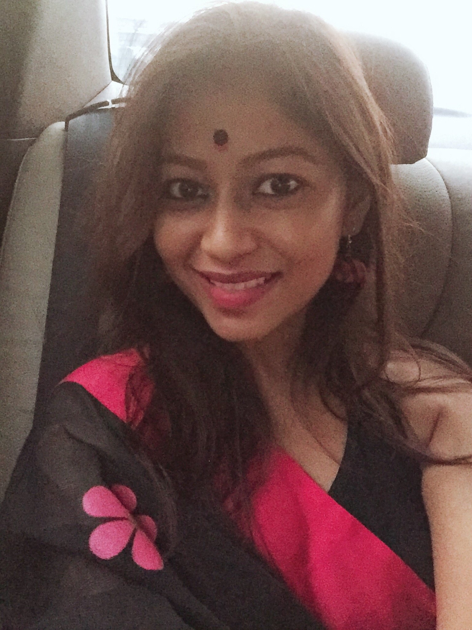 shreyapodder31's profile picture. A collection of paradoxes.