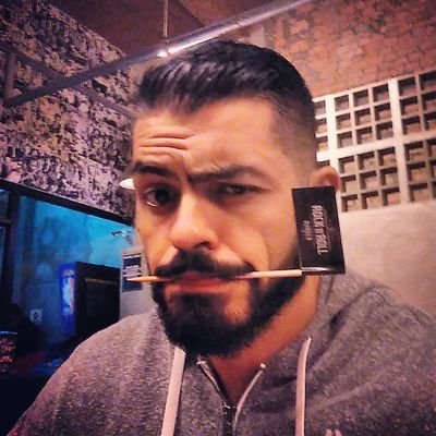 ** Louco por musica, palpiteiro em Cinema, Obcecado em Tecnologia.