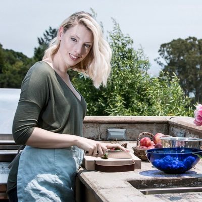 👩‍🌾 Registered Dietitian ♻️ Creator of sustainable food + green kitchen blog Fork in the Road 🌍 Globe trotter 🌱Vegan 👶 New mom