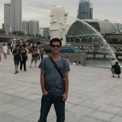 Yang menetukan hidup kita adalah diri kita sendiri pandanglah ke depan lupakan masa lalu
