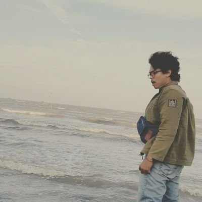 gagarasmara's profile picture. pemelajar manusia dan bahasa. hati-hati dengan kata. salah kata, salah makna.