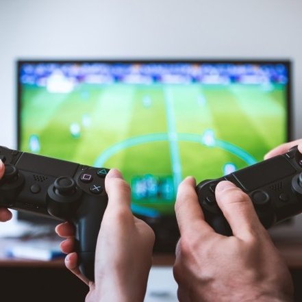 Fanático de los #videojuegos y los #wargames 🎮 Y sí, a veces también hablo sobre economía y política...