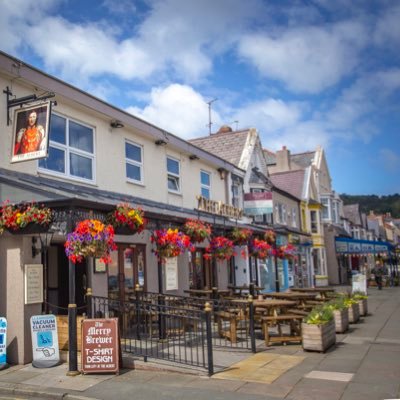 A family favourite #food and #realale pub in the heart of #Llandudno. Call (01492) 877188 to book. 5 real ale pumps, 2 hand-pull cider. #askforcask