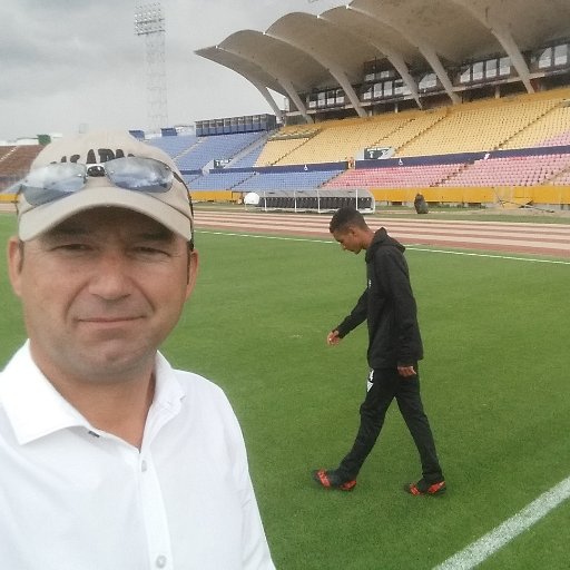 Dirigiendo desde 1995. Proyectos y asesoría a clubes. Msc. Alto Rendim. Dep. Equipo* (Seirul•lo, Tous), Msc. Gestión Ec. Entes Dep., Licdo. Ed. Física y Fútbol.