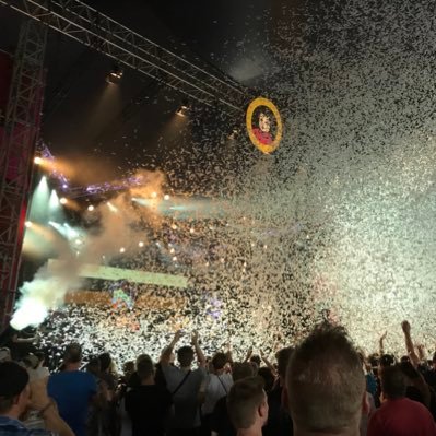 Wij vinden pinkpop leuk en praten daar graag over :)