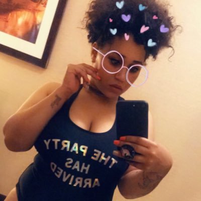 West Indian 🇩🇲 & Puerto Rican 🇵🇷 nothing nice to say? DON’T say it 🌈 -Snap:@PrincessJelz IG: @JelzZone