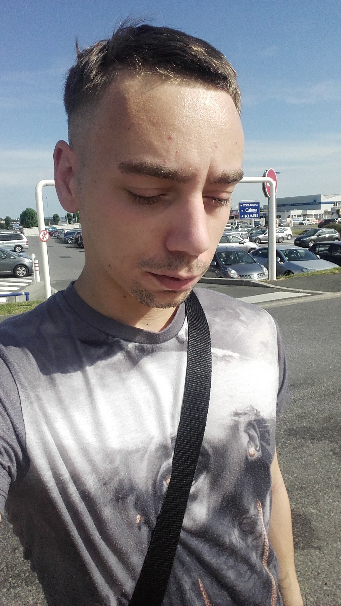 pressentonf's profile picture. Artiste indépendant.