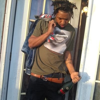 Larrygr78474349's profile picture. Like Getty money💸 What's Understood don't need to be explained😂