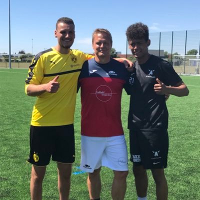 Fodboldinspirator fungerer som din eksterne fodboldtræner, der sammen med trænerteamet, spilleren eller klubben skræddersyer handlingsplanen.