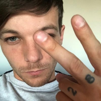 twoghostsxxx's profile picture. *marries one direction*