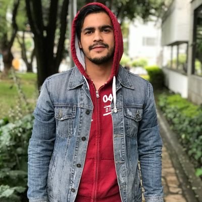 Creo que la vida se puede representar en el fútbol. A veces también monto bicicleta. Ingeniero y baterista.