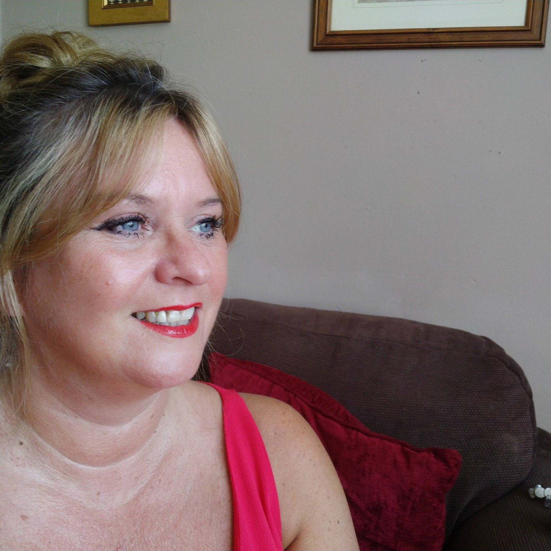 katrinajeffery6's profile picture. Hi my name is Katrina and i am new to Twitter,  I am looking to hopefully sell some of my ware's just to earn a crust 🤑