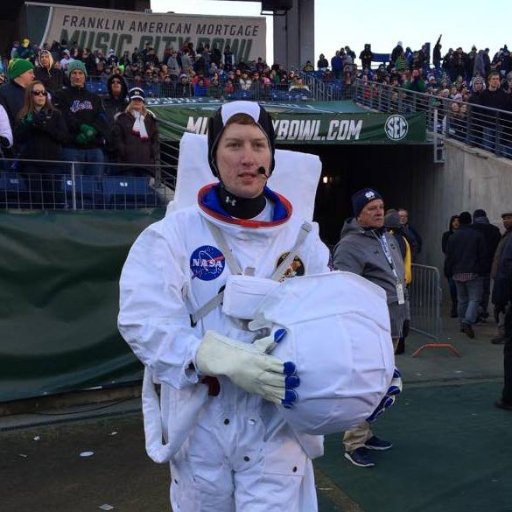 Space engineer, '16 Notre Dame grad, @NotreDameBand alum (2x halftime astronaut), sports fan, outdoor photography and astrophotography enthusiast