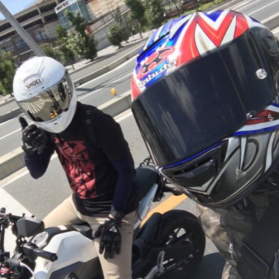 けんてぃー Shoeiのz7いいねぇ マルケスのスパイダーのやつカッコイイやん O O ミラーシールド かダークスモークか悩みどこだよね てかshoei大丈夫かな 笑 また試しに被りに行くかな