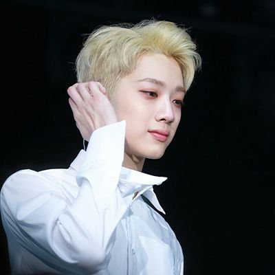 (Roleplayer Purposes) “Lai Guanlin/라이관린/賴冠霖/Edward lai” member of wanna One under
Swing Entertainment.