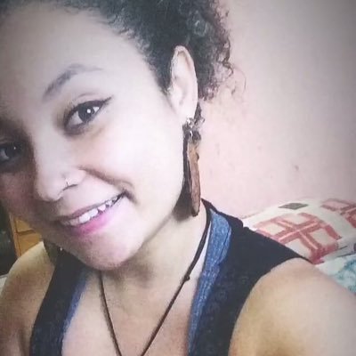 'A vida é uma peça de teatro q não permite ensaios. Por isso, cante, ria, dance, chore e viva intensamente cada momento de sua vida, antes q a cortina se feche'
