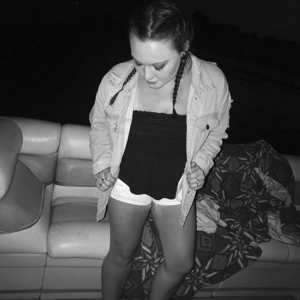 ShelbyEmbrey's profile picture. OH ❤️