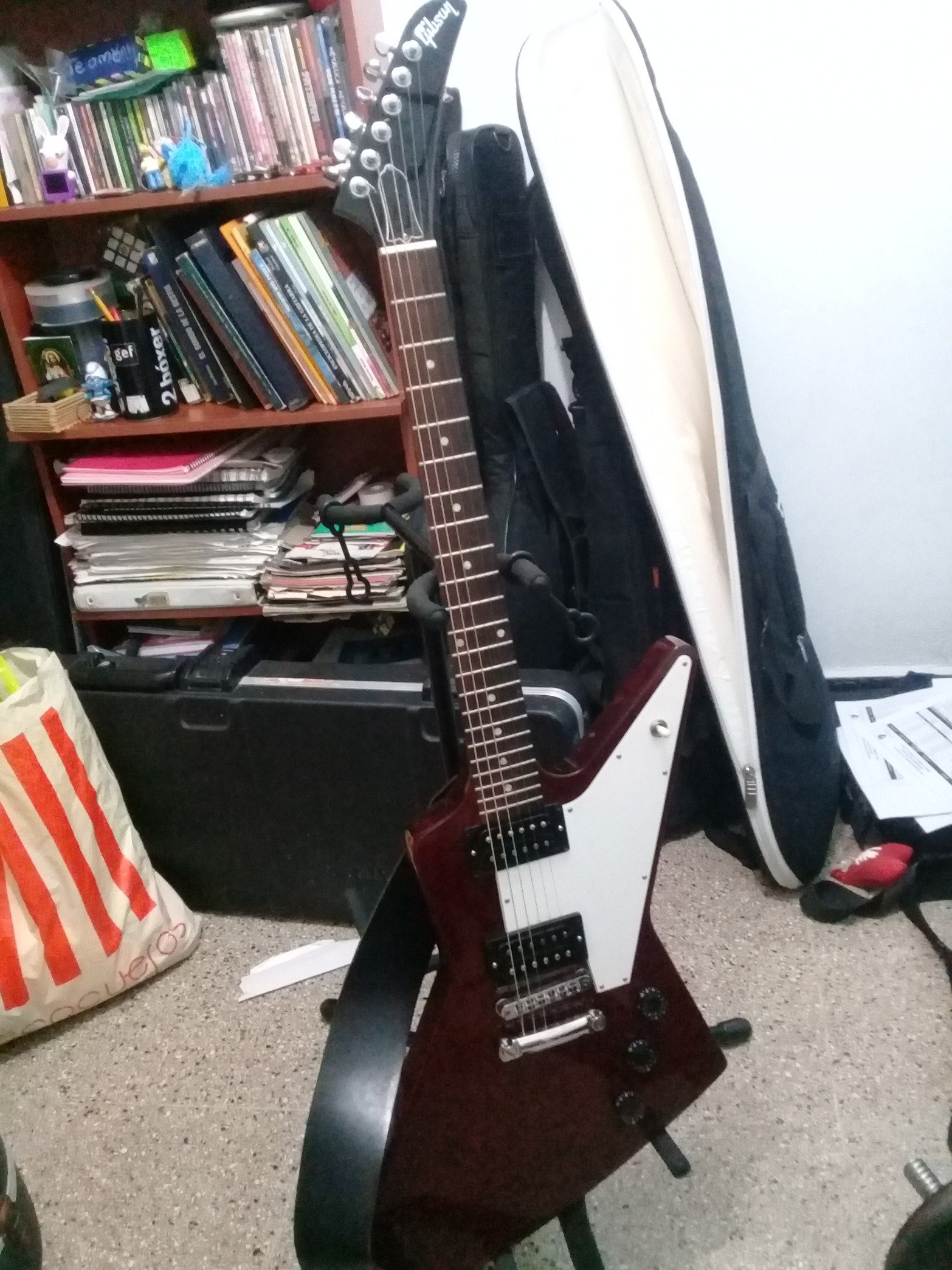 Mguitar10's profile picture. 