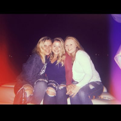 sara_brennan08's profile picture. cheers to that 🥂